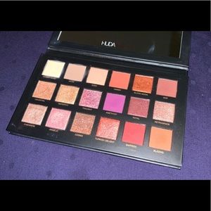Huda Beauty Desert Dusk Palette